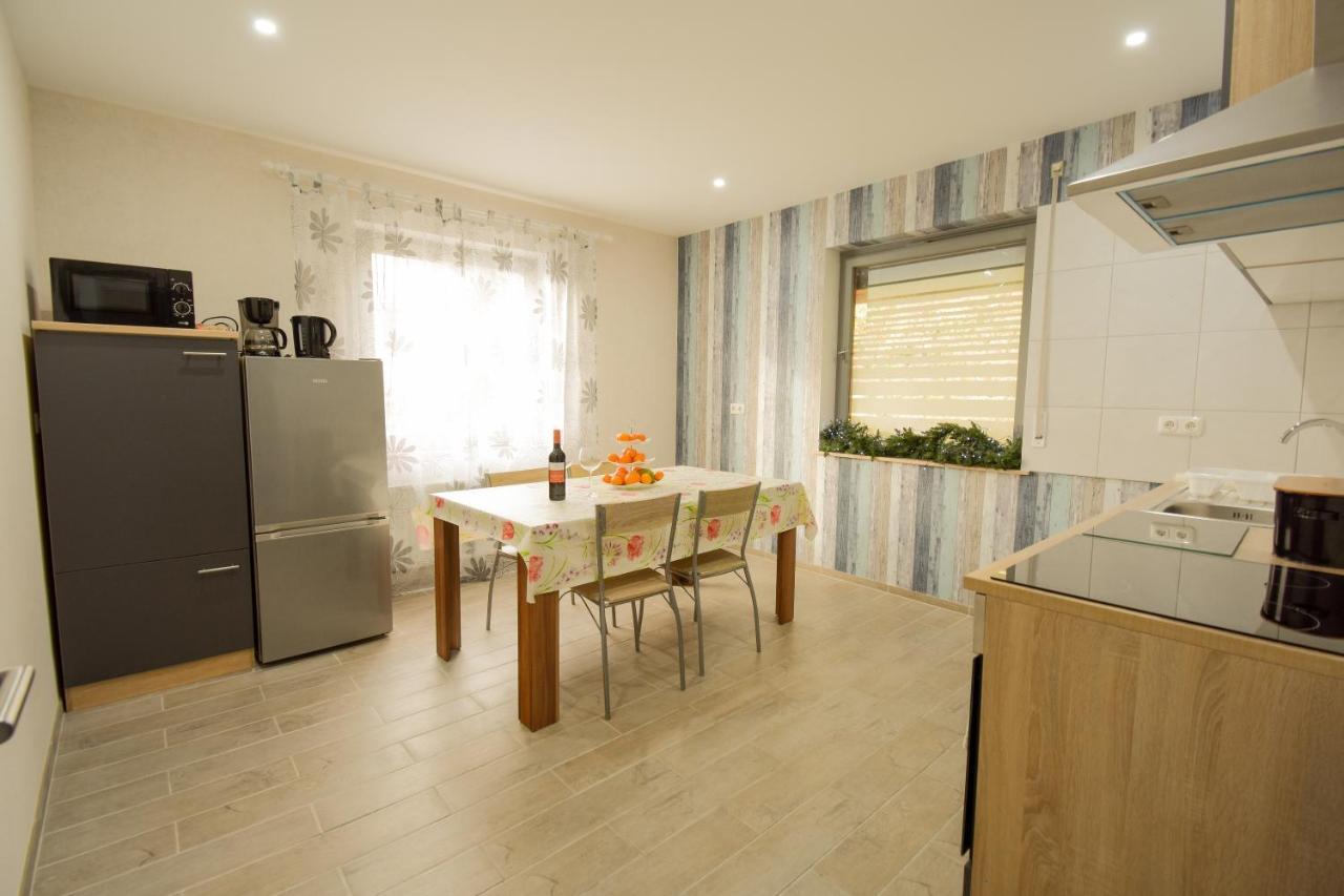 Mainzimmer - Business Apartments Hasloch  المظهر الخارجي الصورة